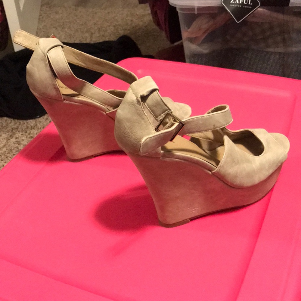 Heels - Picture 6 of 7